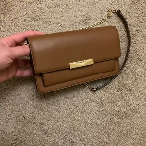 Chic Michael Kors Jade Crossbody Wallet in Luggage Brown